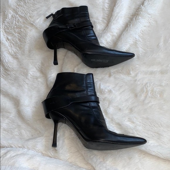 EUC Gucci Black Leather Point Toe Booties - Picture 1 of 4